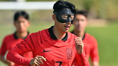 Komposisi pemain terbaik tentu menjadi idaman seorang pelatih dalam menyusun skuad untuk berlaga di Piala Dunia 2022 Qatar. Para pemain dengan penampilan dan kondisi terbaik tentu menjadi pertimbangan pelatih untuk memasukkannya dalam skuad akhir, meskipun subyektivitas dan figur kebintangan masih dapat mempengaruhi keputusan sang juru taktik. Seperti 8 pemain bintang berikut yang tetap dimasukkan dalam skuad meski tengah mengalami cedera. (AFP/Jung Yeon-je)