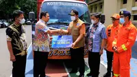 Pemerintah Kota Tangerang kirimkan personil Badan Penanggulangan Bencana Daerah (BPBD) dan bantuan sejumlah uang dari para pegawai Pemerintah Kota Tangerang untuk membantu korban bencana alam gempa bumi di wilayah Cianjur, Jawa Barat. (Dok. Liputan6.com/Pramita Trisitawati)