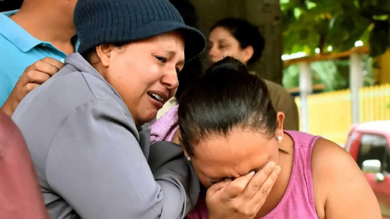 Keluarga korban kerusuhan penjara di Honduras.