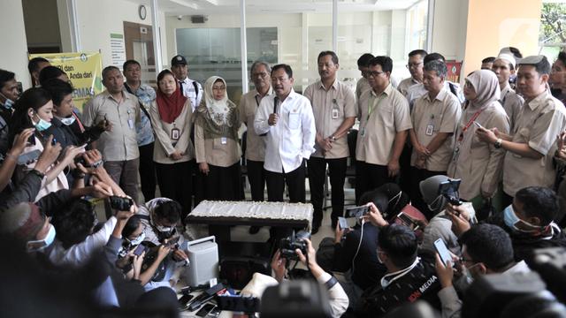 Menkes Terawan Tinjau Kondisi Dua Pasien Positif Corona di RSPI Saroso
