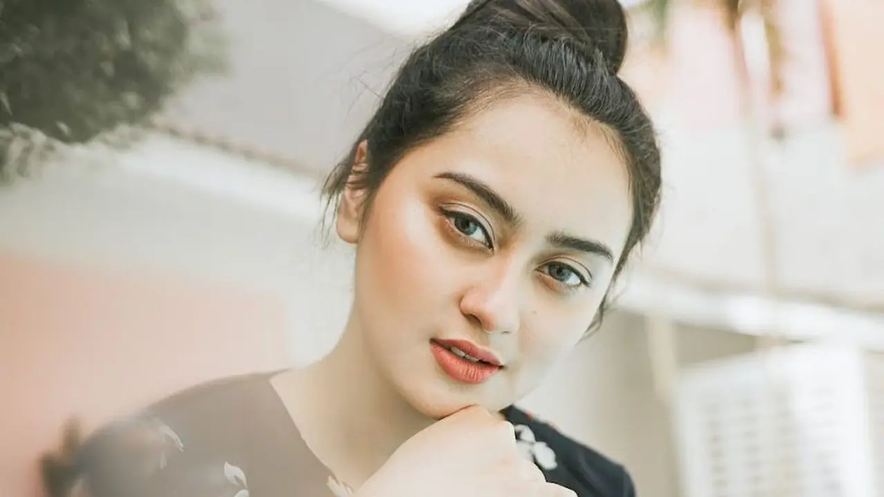 7 Gaya Kasual Memes Prameswari, Wanita yang Dikabarkan Dekat Dengan Billy Syahputra