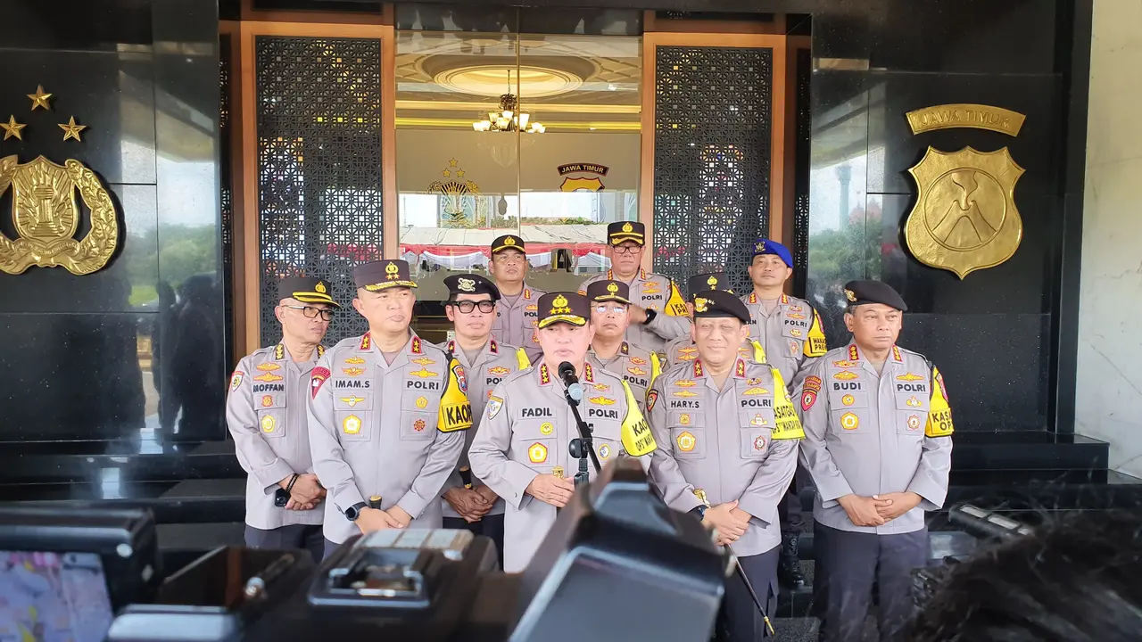 Kabaharkam Polri Komjen Pol Fadil Imran memastikan Pemilu 2024 di Jawa Timur aman. (Dian Kurniawan/Liputan6.com)
