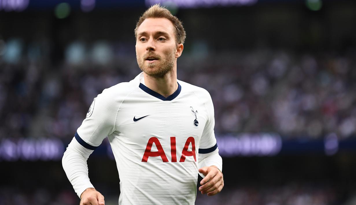 2. Christian Eriksen (Tottenham Hotspur) - Real Madrid adalah klub yang paling getol memburu jasa  pria Denmark ini. Belum ada sinyal perpanjangan kontrak dari the Lillywhites membuatnya bisa berlabuh ke Santiago Bernabeu musim depan. (AFP/Daniel Leal-Olivas)