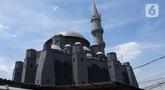Arsitektur Masjid Jami Al Fajri yang dibuat mirip dengan Masjid Sultan Ahmed atau Masjid Biru, rumah ibadah paling ikonik di Istanbul, Turki, ini berada di kawasan Pasar Minggu, Jakarta, Kamis (6/4/2023). (Liputan6.com/Herman Zakharia)