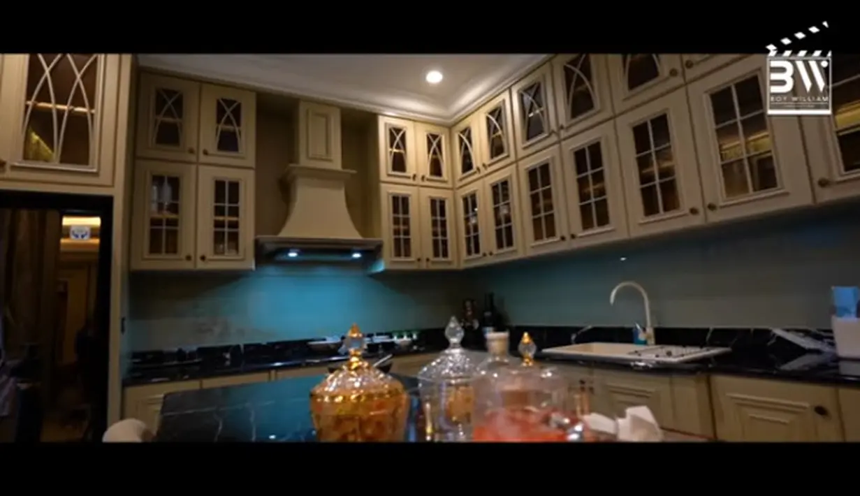 Prilly Latuconsina (Youtube/ Boy William)