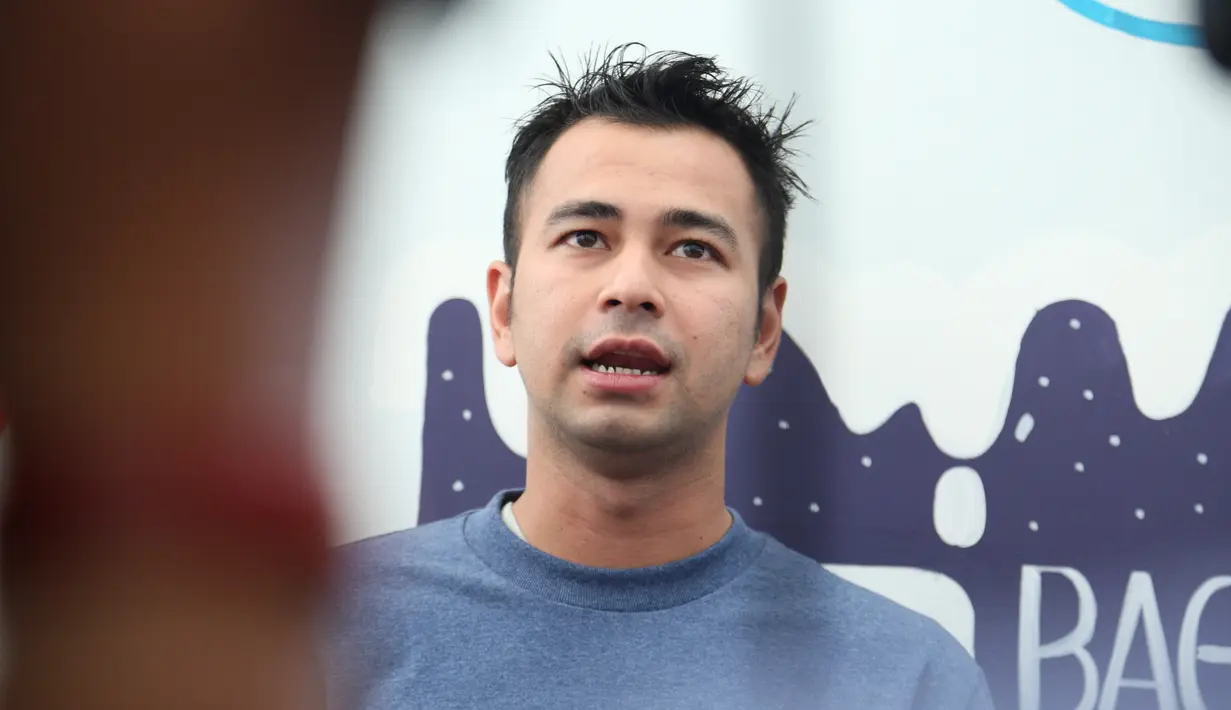 "Kalau saya sih Alhamdulilah satu orang yang dikasih Tuhan sebagai orang yang cuek. Jadi ya saya tahu karena saya menjadi artis dan publik figure suka atau tidak suka hinaan dan pujian itu sudah menjadi makanan saya sehari-hari," kata Raffi Ahmad. 