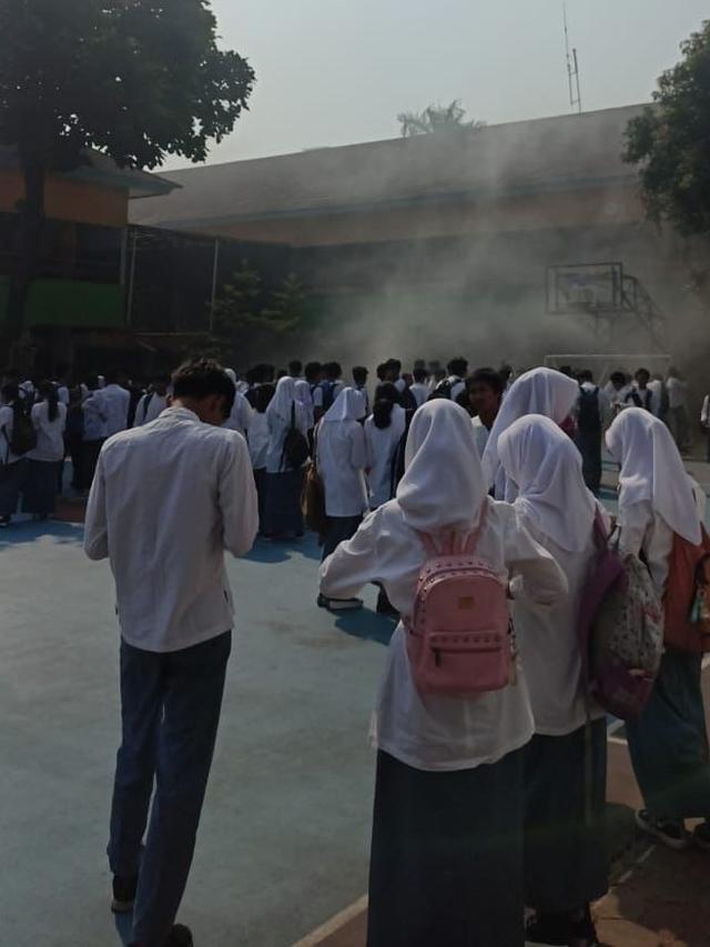 Kebakaran terjadi di  SMA Negeri 6 Jakarta Selatan pada pukul 08.56 WIB Jumat, (29/9/2023).