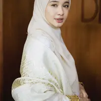 Setelah cukup lama vakum di dunia perfilman,&nbsp;Laudya Cynthia Bella kembali tampil memesona saat hadir di Gala Premier Film Buya Hamka. Credit: Instagram @armanfebryan