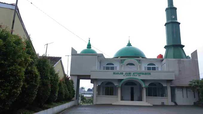 [Bintang] Masjid Milik Gatot Brajamusti