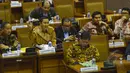 Suasana sidang paripurna pembukaan reses di ruang paripurna gedung DPR, Jakarta, Senin (23/3/2015). Sekitar 255 anggota dewan tak hadir dalam sidang pembukaan reses tersebut. (Liputan6.com/Faisal R Syam)
