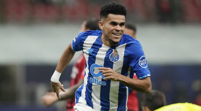 FC Porto mengawali pertandingan dengan sangat apik. Pada menit keenam, klub besutan Sergio Conceicao tersebut mampu unggul lebih dulu lewat Luis Diaz. Sang winger memanfaatkan asis dari Marko Grujic untuk mengubah skor jadi 1-0. (AP/Luca Bruno)