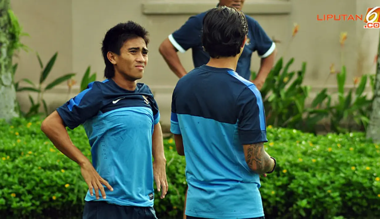 Latihan Timnas Indonesia rabu 28 November 2012 di Halaman Hotel Horses Golden Palace, Kuala Lumpur Malaysia, jelang laga Indonesia melawan Singapura nanti malam.