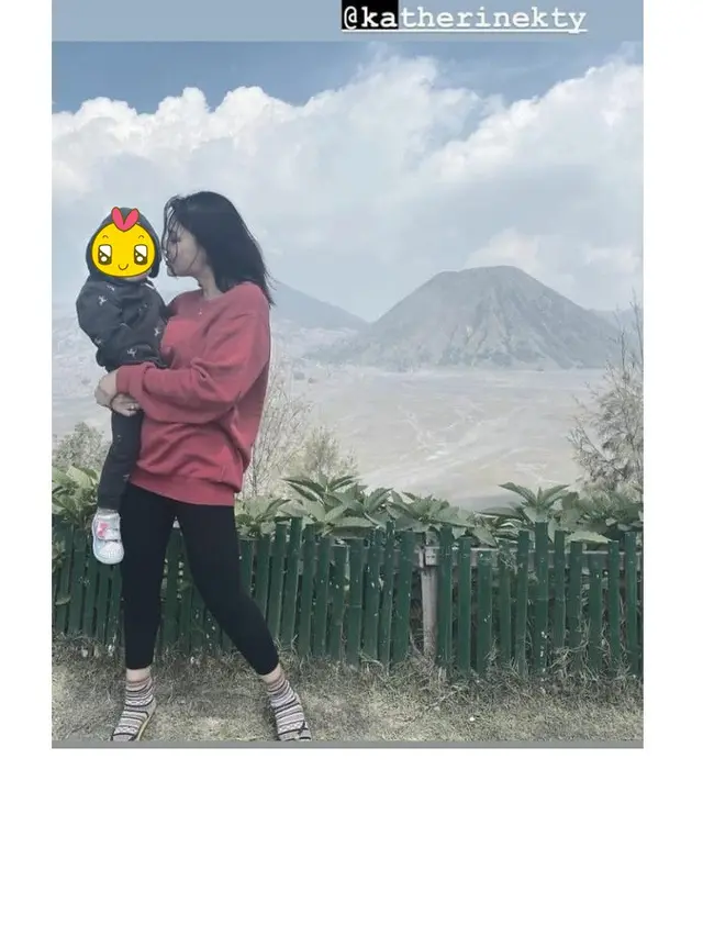 7 Potret DJ Katty Butterfly dan Anak Liburan ke Gunung Bromo, Mengaku Kagum