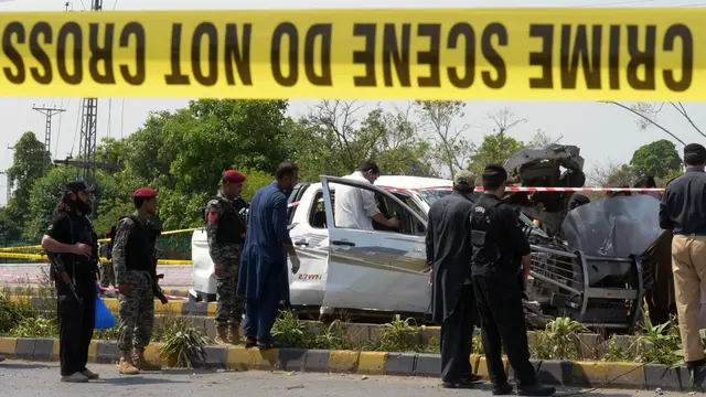 Bom Bunuh Diri di Pakistan