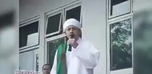 Entah apa latar belakangnya, namun yang pasti apa yang dilakukan ulama ini sangat tidak patut ditiru.
