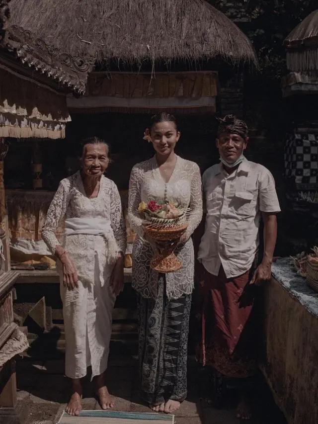Ariel Tatum di Bali