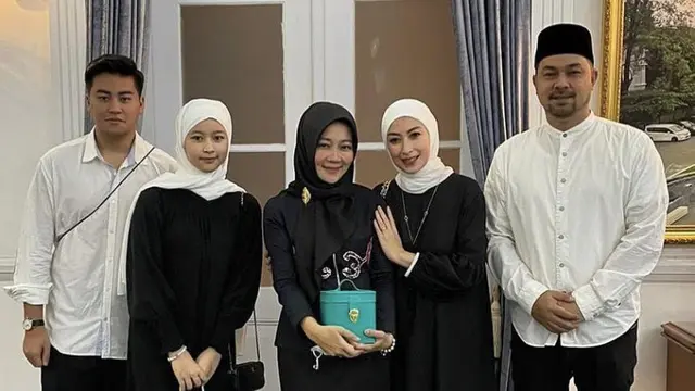 Intip gaya busana hingga hijab Annisa Trihapsari, credit: @hapsarianissa29