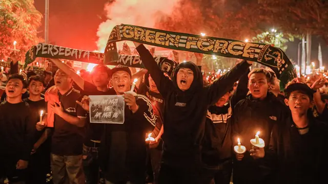 Suporter Persebaya memadati kawasan Tugu Pahlawan, Surabaya (twitter.com/persebayaupdate)