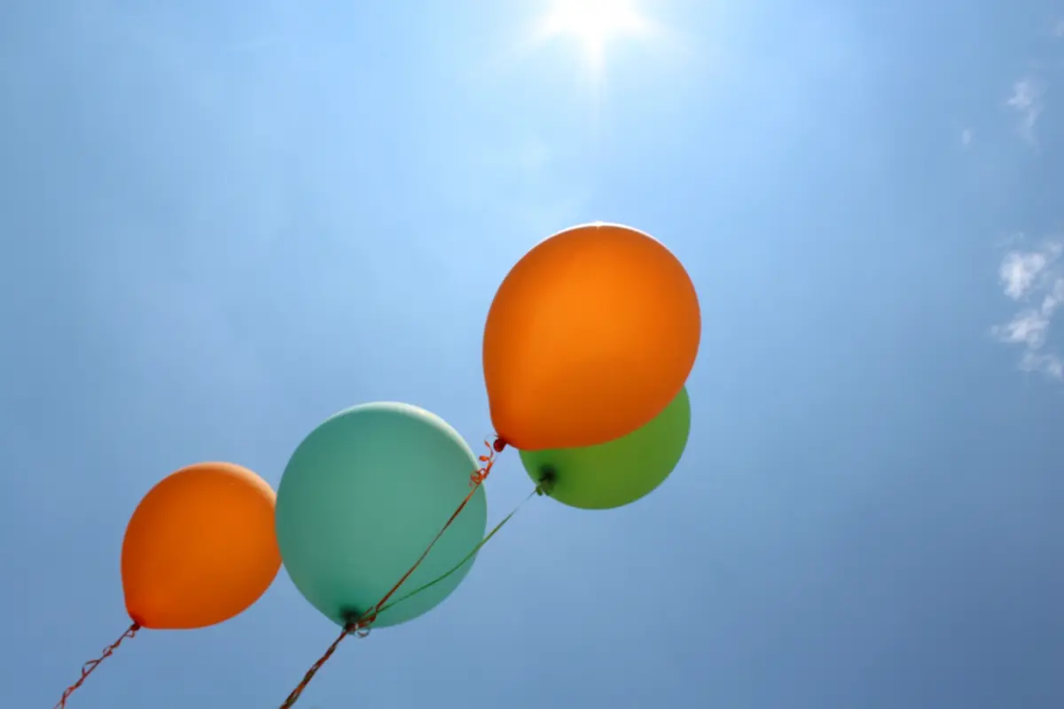 Lupakan Sejenak Sonya Depari, Ini Lomba Pecah Balon Paling Gokil!