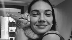 Haico Van der Veken merupakan salah satu aktris pendatang baru Tanah Air yang ternyata sosok penyanyang binatang. Ia diektahui memelihara anjing dan kucing. (Liputan6.com/IG/@haico.vdv)