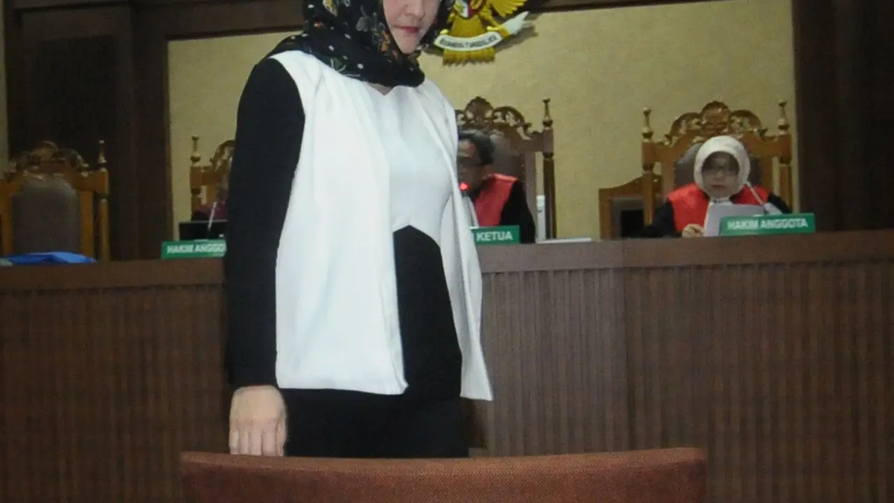Raut Wajah Istri Setya Novanto Jelang Bersaksi di Sidang Dokter Bimanesh