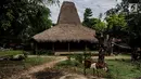 Rumah adat Sumba di Desa Adat Prailiu, Sumba Timur, bernama "uma mbatangu". Nama Rumah sumba ini di ambil  dari bahasa Sumba yang artinya rumah berpuncak. (Liputan6.com/Johan Tallo)