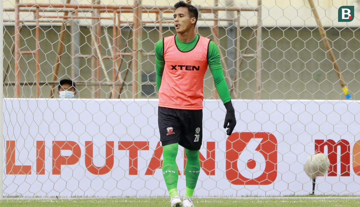 Ada pemandangan unik pada laga Madura United melawan PSS Sleman di Grup C Piala Menpora 2021, Selasa (23/3/2021) di Stadion Si Jalak Harupat, Bandung. (Bola.com/M Iqbal Ichsan)