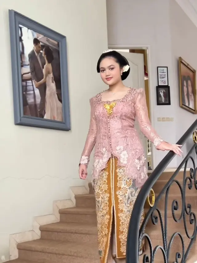 6 Potret Amora Lemos Anak Kris Dayanti Tampil di Acara HUT ke-57 ASEAN, Anggun Kenakan Kebaya
