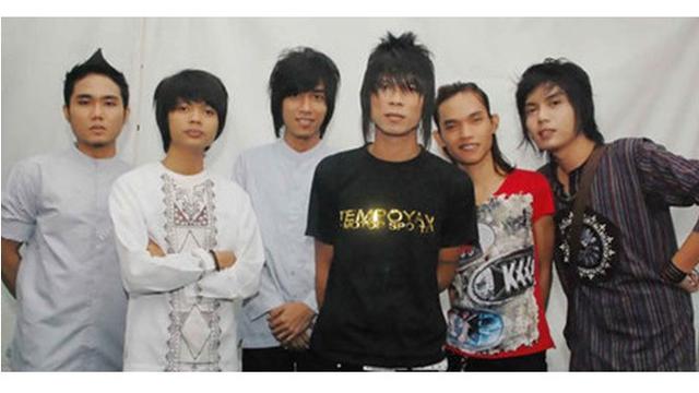 10 Pose Selfie Andika Kangen Band Yang Bikin Heboh Netizen
