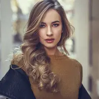 Ilustrasi Bentuk Wajah Lonjong atau Oval Credit: freepik.com