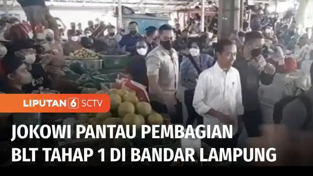 Presiden Joko Widodo membagikan bantuan modal kerja bagi pedagang Pasar Pasir Gintung, Bandar Lampung. Jokowi juga memantau penyaluran BLT BBM.