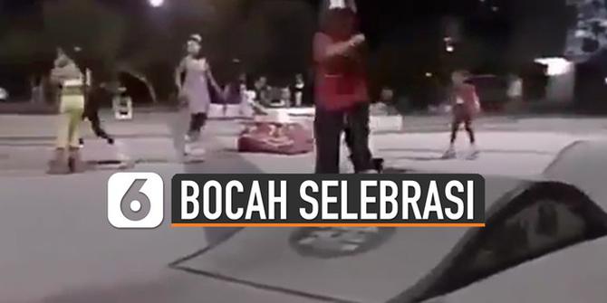 VIDEO: Kocak, Aksi Bocah Selebrasi Setelah Main Skateboard Akhirnya Terjatuh