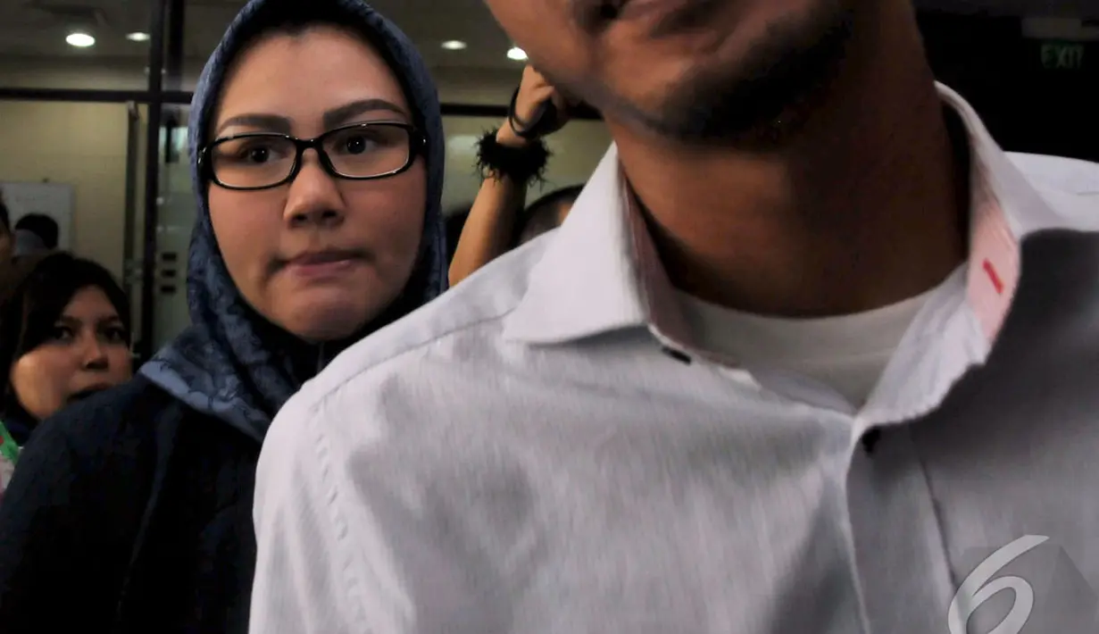Andiara Aprilia Hikmat mengakui dicecar penyidik Komisi Pemberantasan Korupsi terkait harta keluarganya, Jakarta, Rabu (15/10/2014) (Liputan6.com/Miftahul Hayat)
