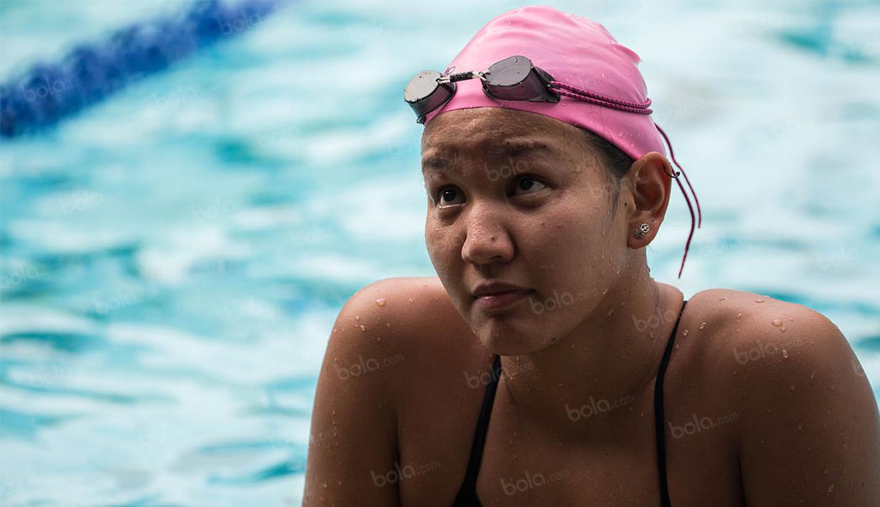 Yessy Yosaputra merupakan satu-satunya perenang putri yang akan mewakili Indonesia di cabang renang pada Olimpiade Rio de Janeiro 2016. (Bola.com/Vitalis Yogi Trisna)