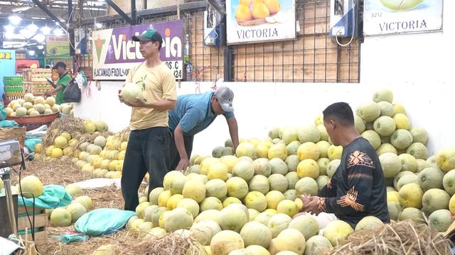 Suplai Dapur MBG di Jabodetabek, Omzet Pedagang Buah di Pasar Kramat Jati Meroket