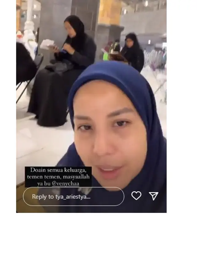 8 Momen Tya Ariestya dan Suami Jalani Umrah, Penuh Haru Bahagia