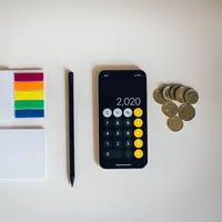 Kalkulator Uang Pertanggungan Asuransi Jiwa/ Photo by Amol Tyagi on Unsplash