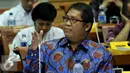 Menkominfo Rudiantara memberikan penjelasan saat Rapat Intern Panja RUU tentang Penyiaran dengan Komisi I DPR RI, di Kompleks, Parlemen, Jakarta, Kamis (3/3). Rapat membahas Penyusunan/Perumusan RUU tentang Penyiaran. (Liputan6.com/Johan Tallo)