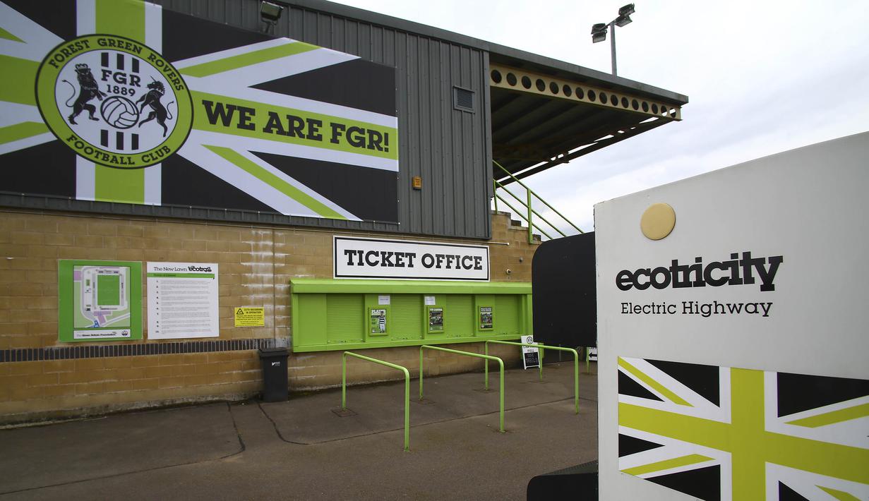 Suasana markas dari Forest Green Rovers sebelum laga Piala Liga melawan MK Dons di Stadion New Lawn, Nailsworth, Selasa (8/8/2017). FGB merupakan klub sepak bola yang mengedepankan hidup sehat dan ramah lingkungan. (AFP/Geoff Caddick)