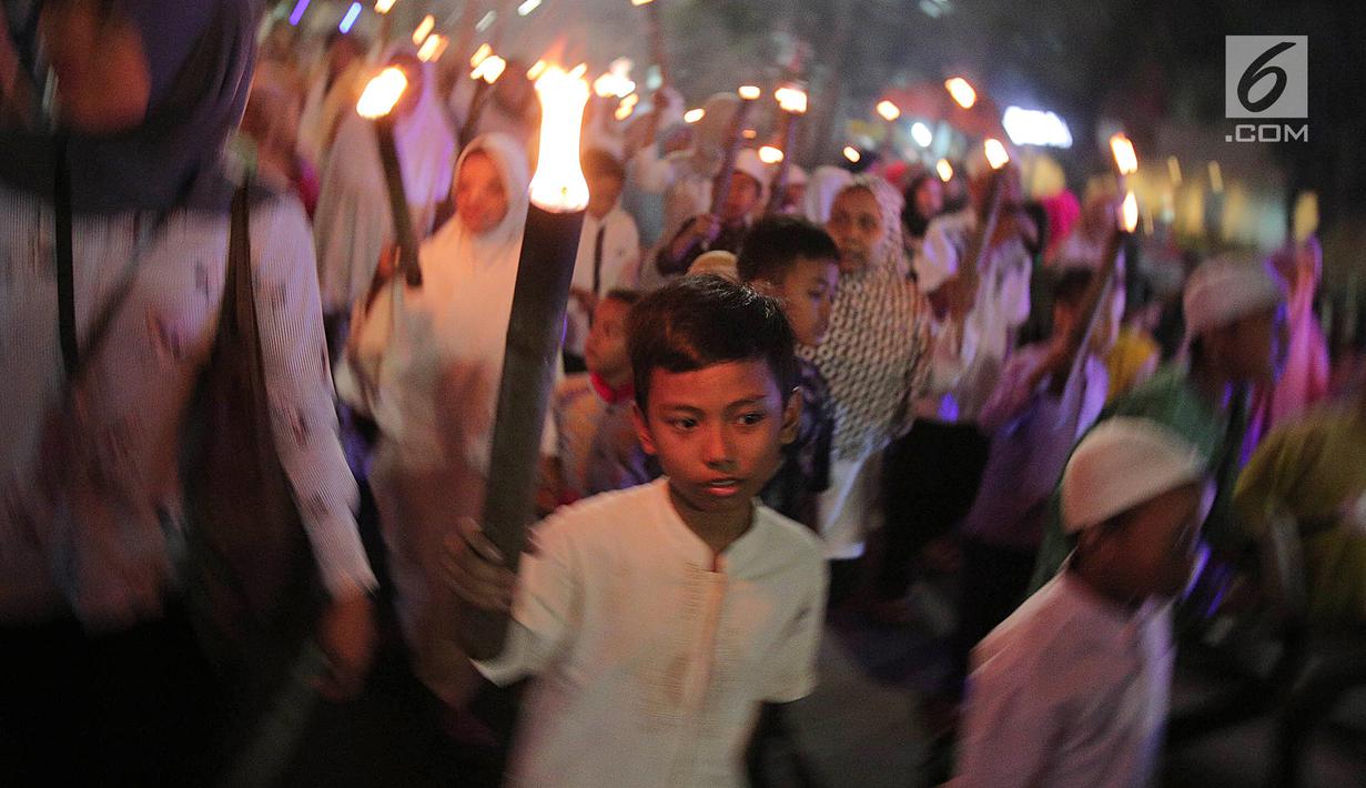 PHOTO Kemeriahan Pawai Obor Sambut Tahun Baru Islam 1439 H News