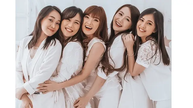 6 Momen Reuni dan Pemotretan 5 Eks Member Cherrybelle, Tetap Kompak