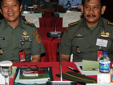 Citizen6, Cilangkap: Sarasehan Bintalid dan Trajuang 2012 diikuti 100 peserta. Hadir pada acara tersebut, antara lain Koorsahli Panglima TNI, para Asisten Panglima TNI dan Kapuspen TNI Laksamana Muda TNI Iskandar Sitompul. (Pengirim: Badarudin Bakri)