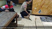Kondisi tanah bergerak di Purwodadi, Kabupaten Pasuruan