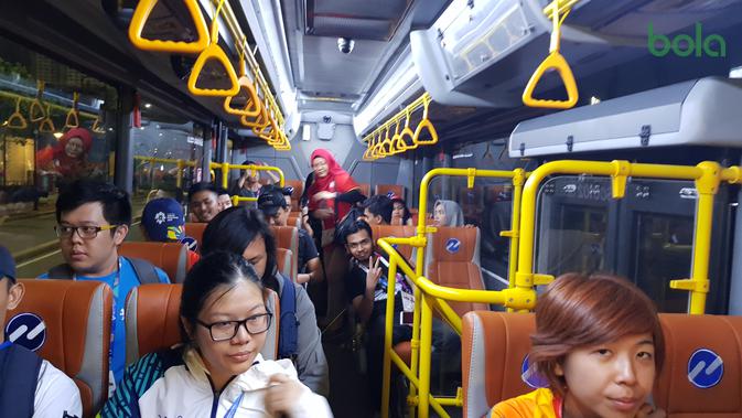 INASGOC menyediakan 10 bus pengumpan yang akan berkeliling kawasan Gelora Bung Karno selama Asian Games 2018 (Bola.com/Zulfirdaus Harahap)