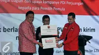 Hasto Kristanto memberikan sambutan saat pembukaan rekening gotong royong PDI Perjuangan di Jakarta, Selasa (20/10/2015). PDIP bekerja sama dengan BRI dan BCA membuka rekening guna membangun kemandirian dalam pendanaan partai. (Liputan6.com/Johan Tallo)