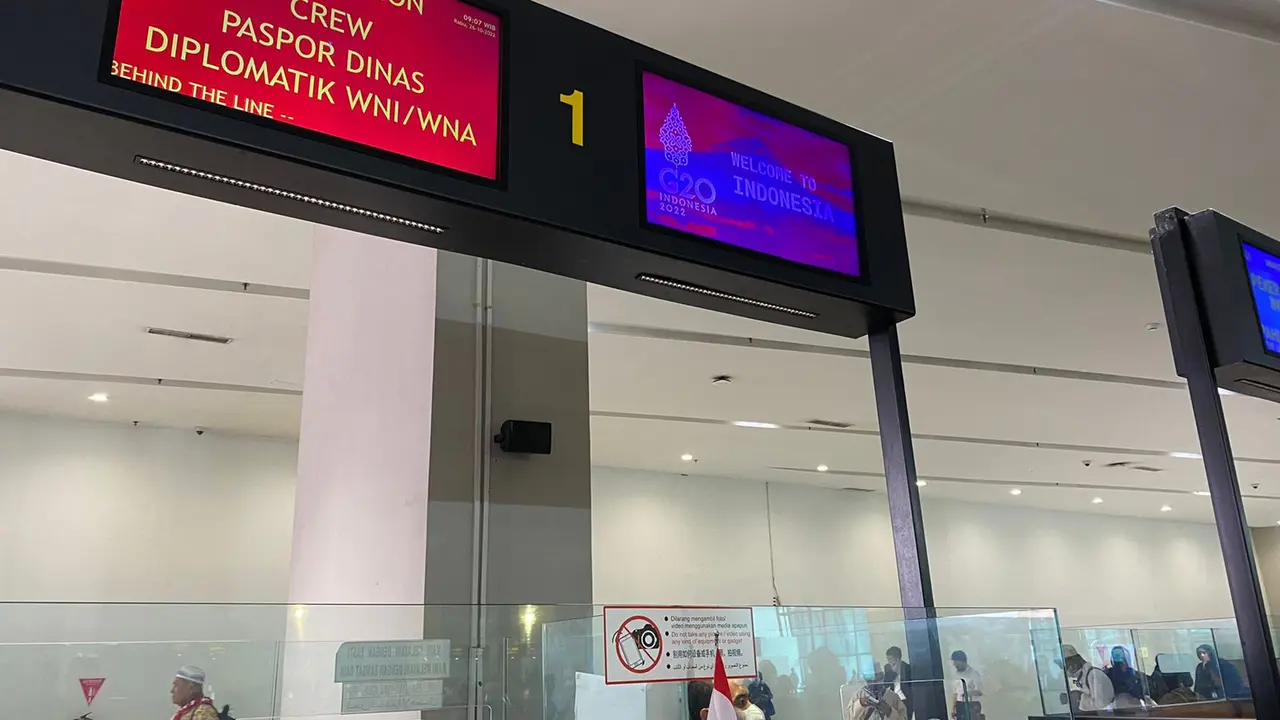Imigrasi Bandara Soetta menyiapkan empat konter khusus bagi delegasi dan jurnalis asing peliput KTT G20. (Liputan6.com/Pramita Tristiawati)