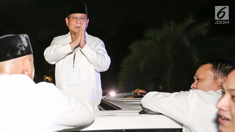 Capres Prabowo Sapa Pendukungnya di Jalan Imam Bonjol