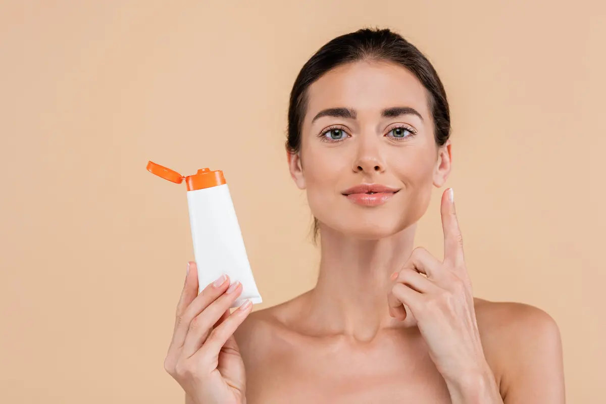 Bye Whitecast! Begini Trik Mengaplikasikan Tone Up Sunscreen yang Tepat agar Penampilan Makin Flawless