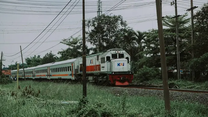 5 Perbedaan Layanan Kereta Ekonomi Premium dan Ekonomi Biasa