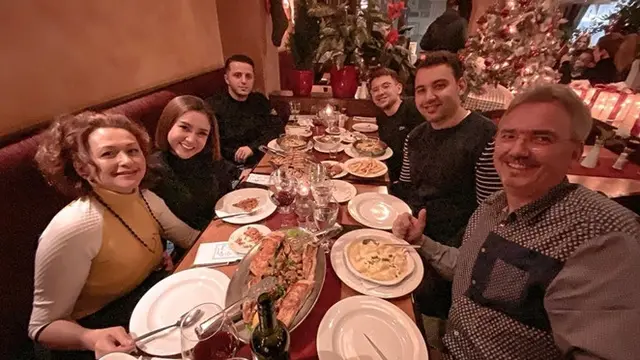5 Momen Cita Citata Makan Malam Bareng Keluarga Sang Kekasih di Belanda, Akrab Banget